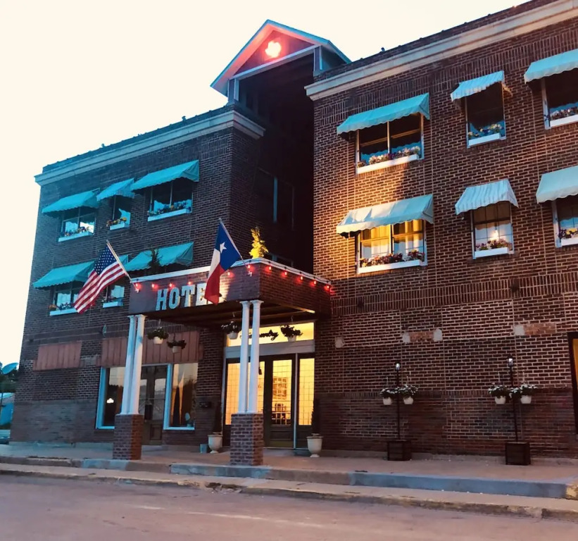 Trucountry Inn