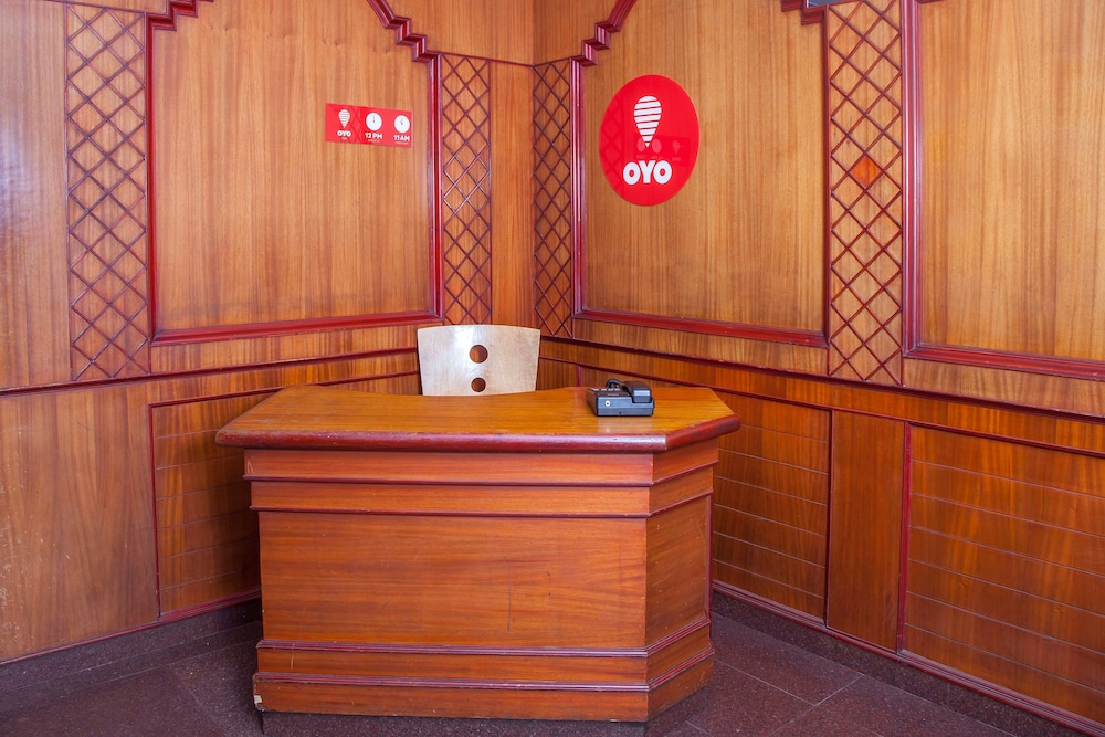 OYO 10068 Hotel Rathna