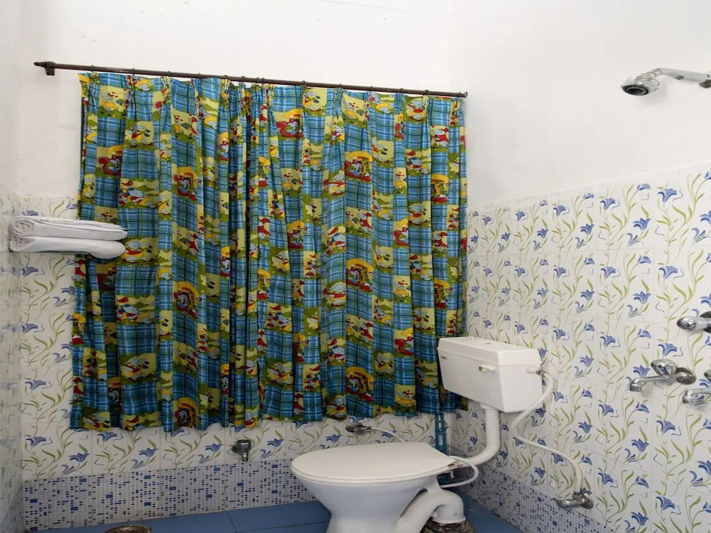OYO 16825 Home Cozy Green View Stay Goverdhan Villas