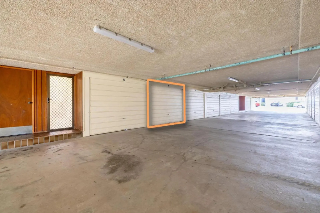14 'The Dunes', 38 Marine Dr - Large Unit With Pool, Tennis Court And Directly Across From Fingal