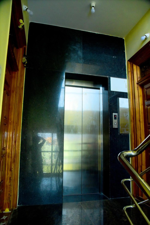 Sri Apartment 2BHK For Familys Couples Parking A2
