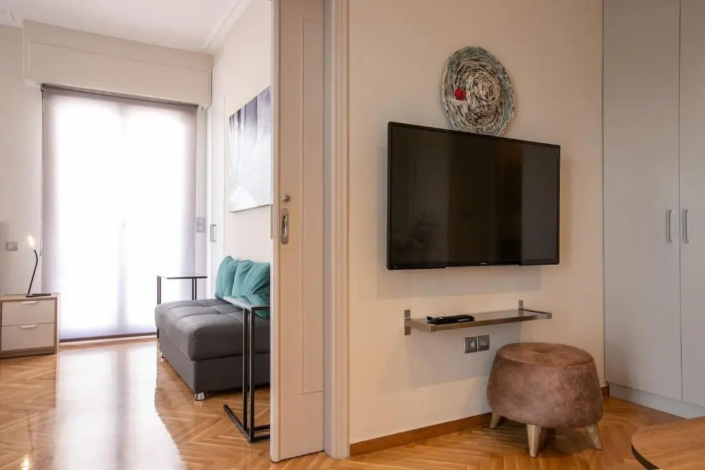 Luxurious 4 bdrm+3 bath Apt in the heart of Athens