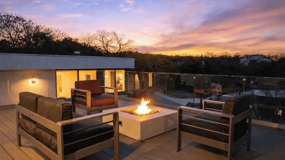 Hunters Estate by Avantstay Design-forward Hillside Home Private Pool + Firepit Close to Lake Travis + Downtown Austin