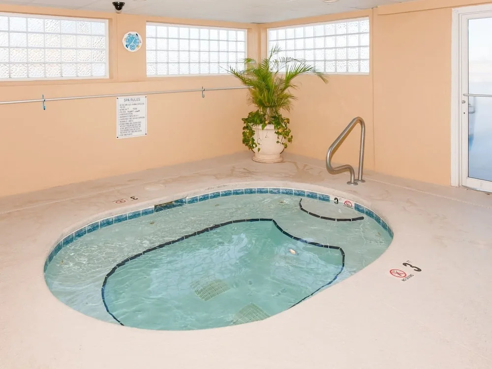 Gulf-front Getaway W/ Pools & Private Balcony 1 Bedroom Condo
