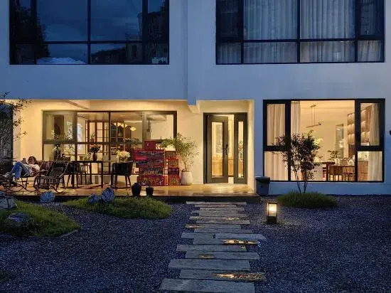 Taining Extraordinary Companion Mountain Residence