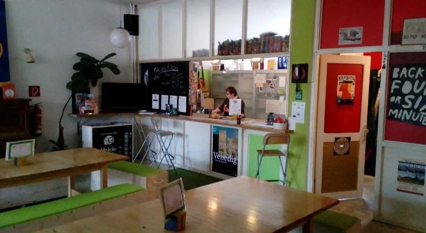 instant Sleep Backpacker Hostel