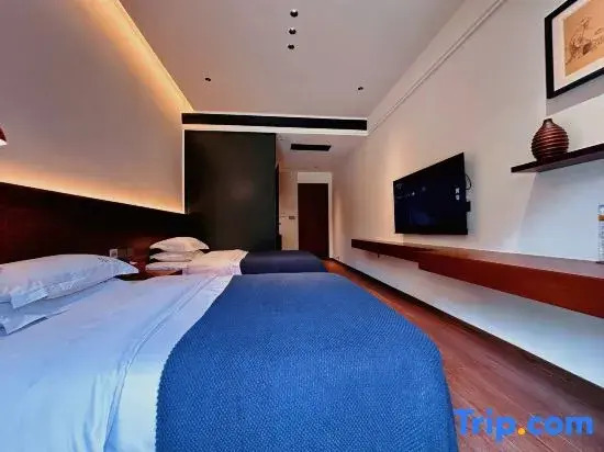 Mangshi Heyi Homestay (Dai Ethnic Ancient Town Golden Pagoda)