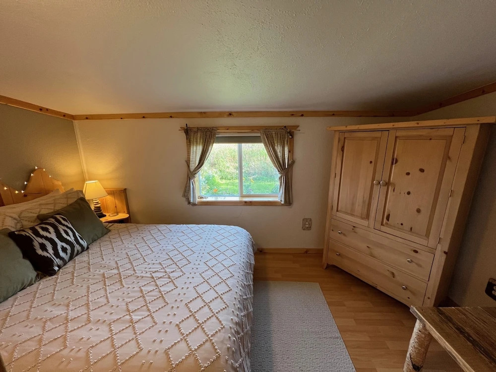 Green Timbers Lodge Redwood Cabin