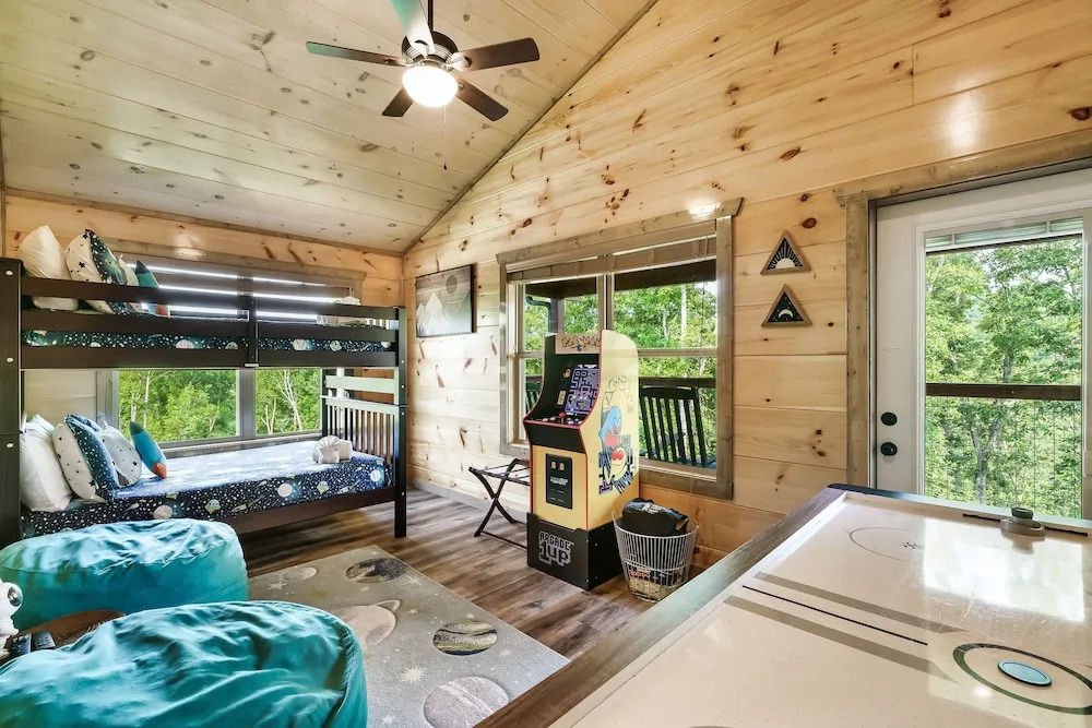 Eagle Splash Vista| Pool Projector, Pet Friendly, Game Room