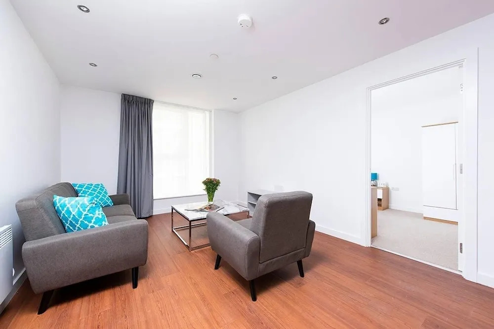 Contemporary and Bright City Centre apartment