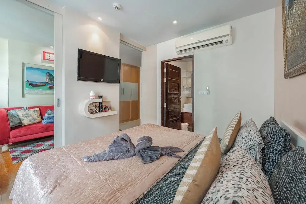 950m to Patong Beach Pool&Gym C211
