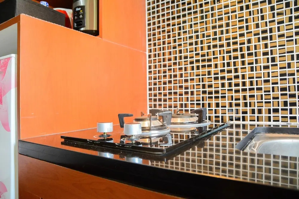 Parquette Studio Green Lake Apartment near Ciputat By Travelio