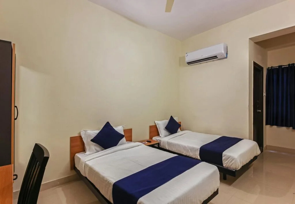 OYO 24039 SilverKey PadmaSri Gachibowli