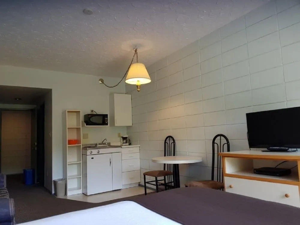 Airport Inn
