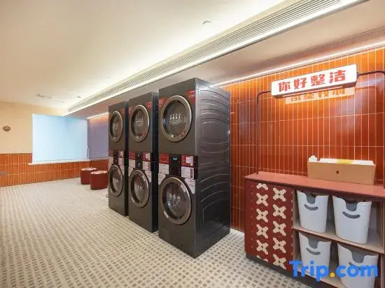 Hello Hotel（Wuhan skp Chuhehanjie Branch)