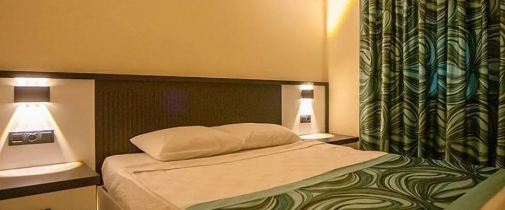 Side Meryam Suit Deluxe Hotel