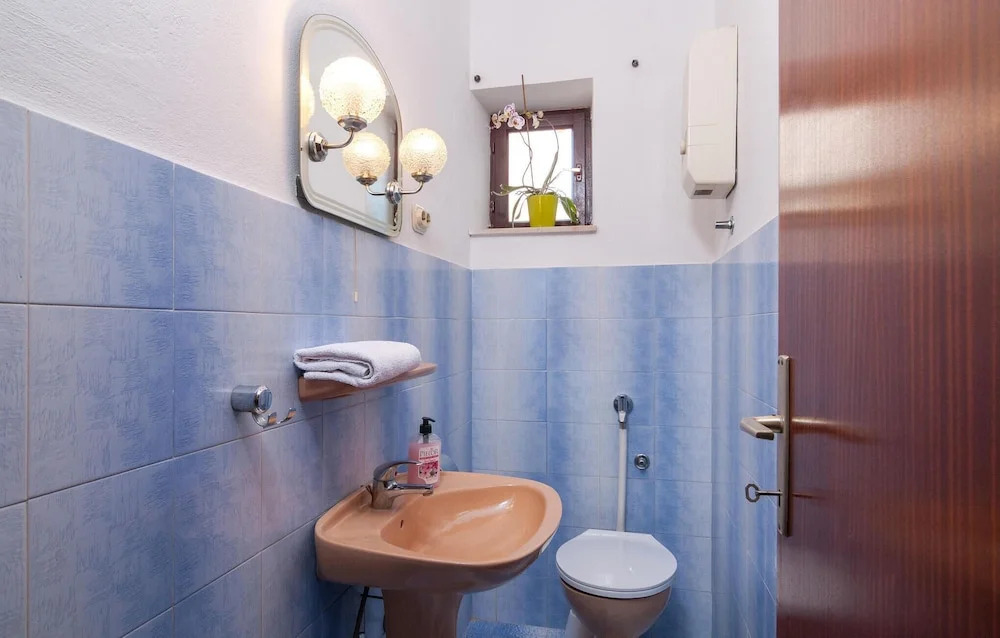Beautiful Home In Pucisca With House Sea View