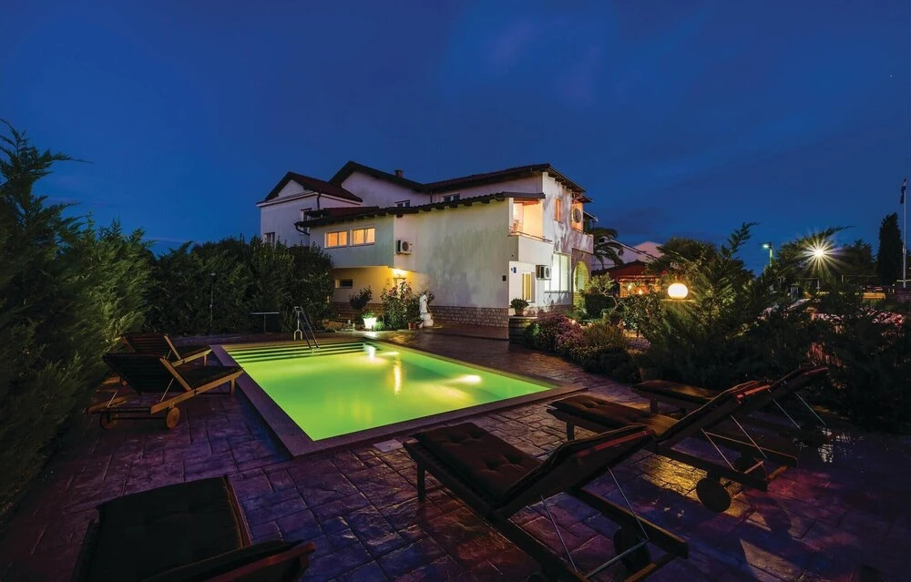 Stunning Home in Debeljak With Wifi and 6 Bedrooms