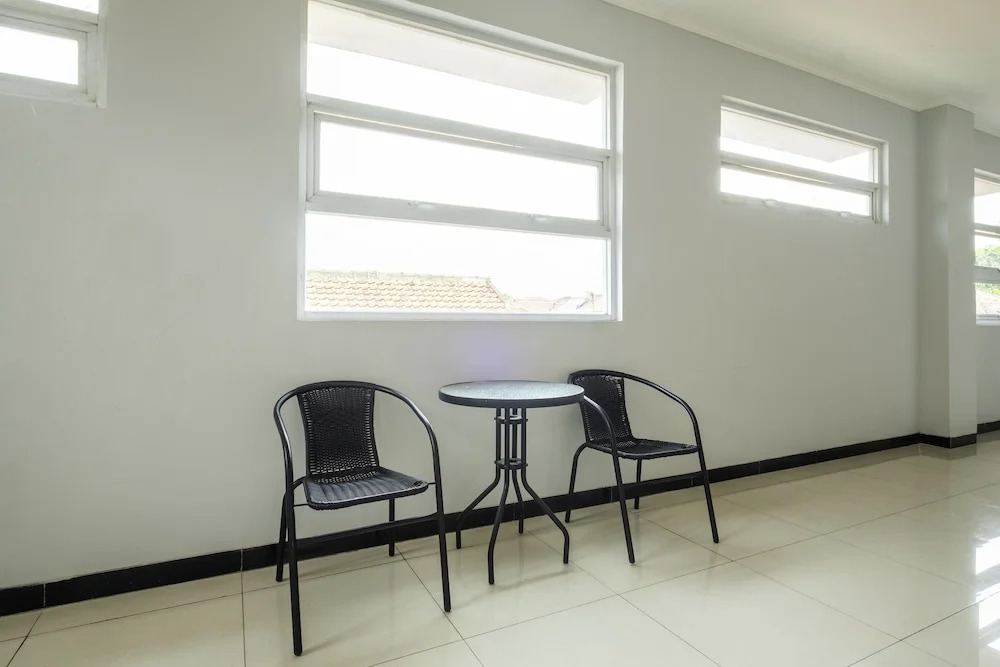 The Karins Guesthouse by OYO Rooms