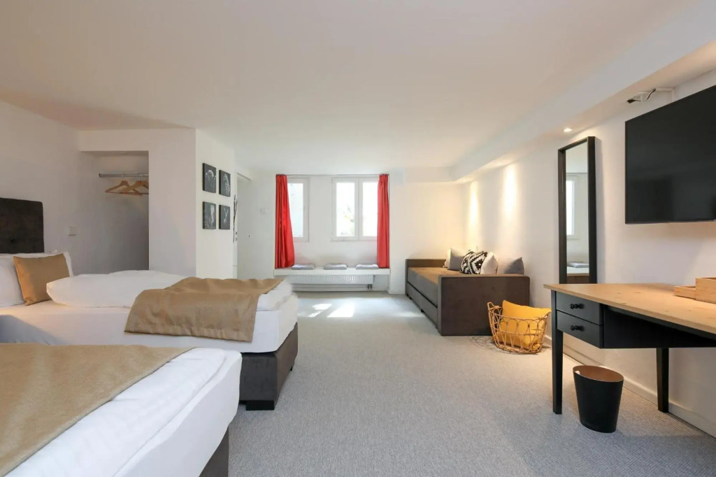 5 Personen Altbau nahe Kurfürstendamm