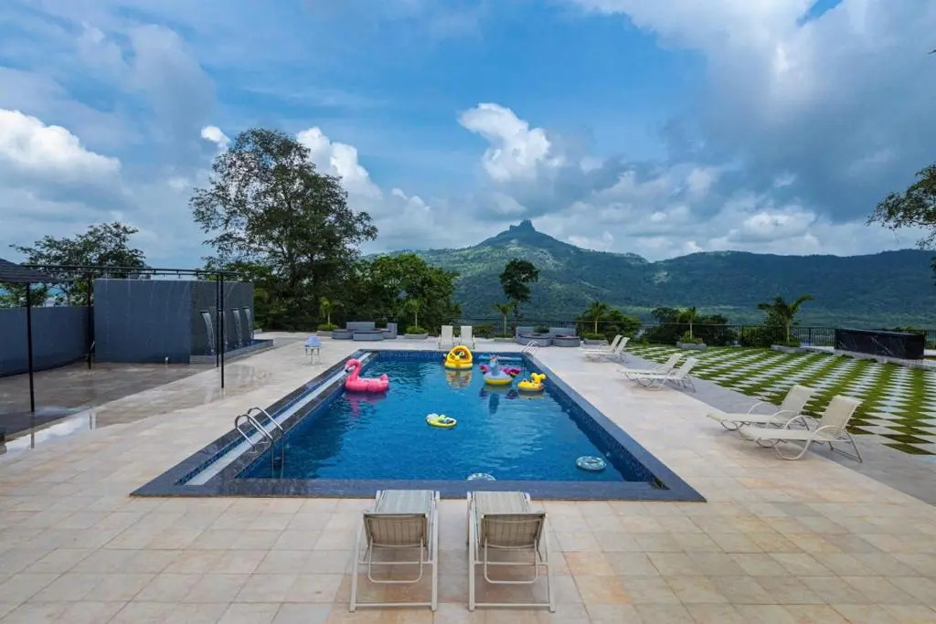 Saffronstays Sundowner