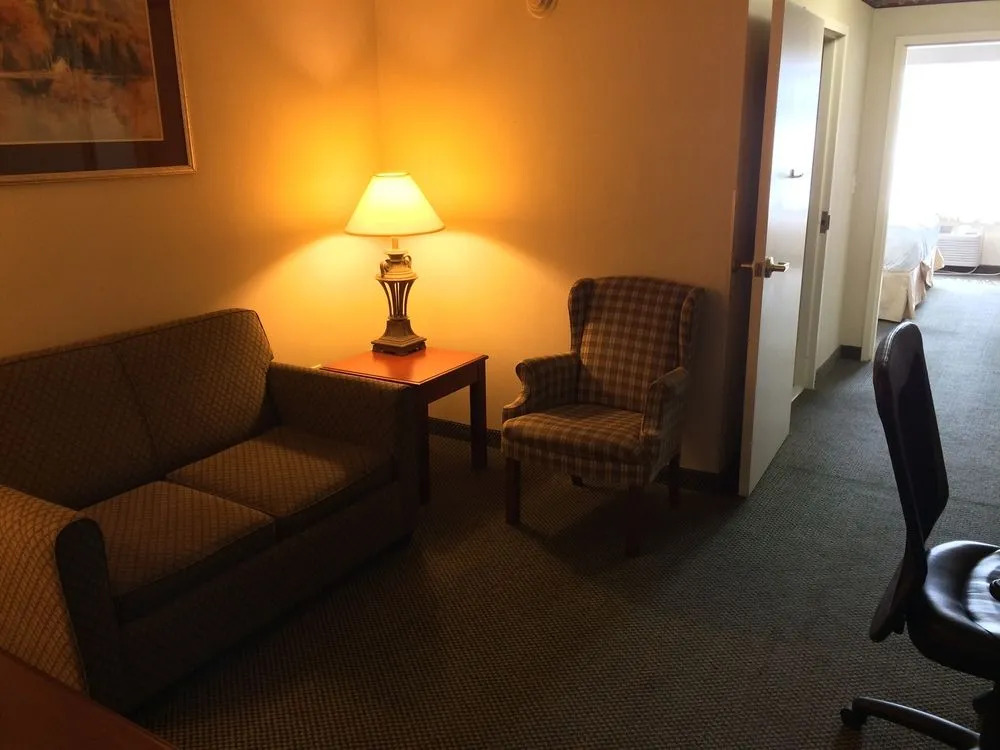 Country Inn & Suites Newark