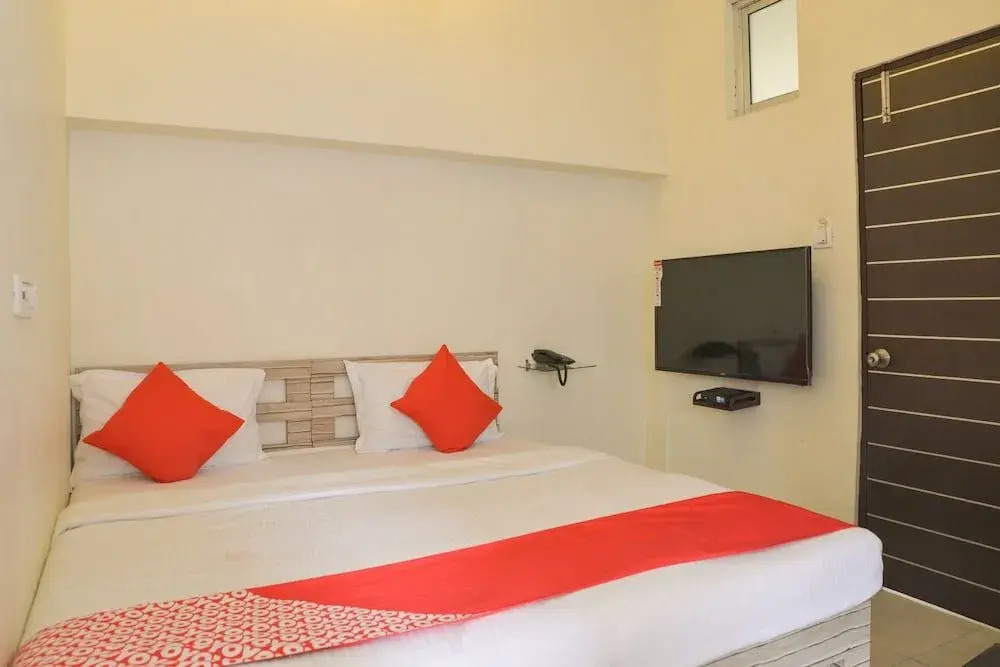 OYO 13138 Airport Motel