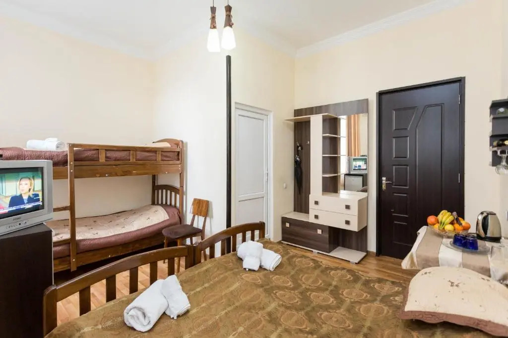 Gis Guest House