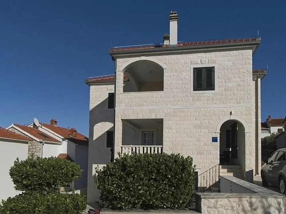 Aleks - 80m From the sea - A2