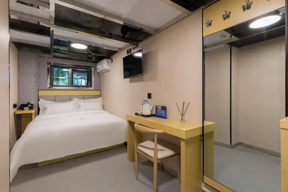 Dequan Chaoyang Park Hotel, near SOLANA