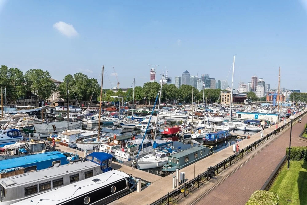 Fantastic 1 Bedroom Flat With Great Marina Views