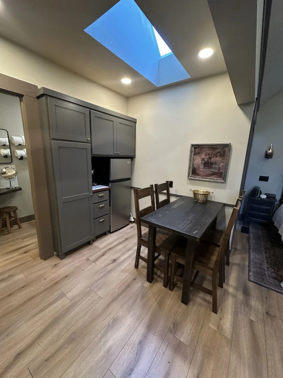 Luxury Gold Miner Cottage Walk to Britt