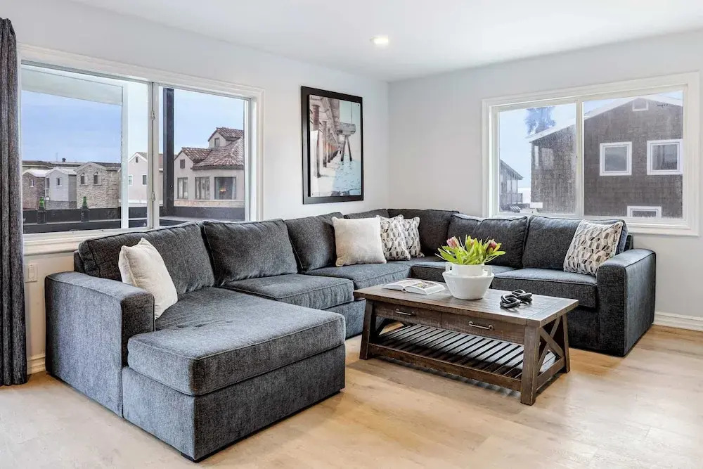 Sandy and Shelly by Avantstay Sleeps 18 Near Beach, Shops & Eateries Ocean Views + Patio