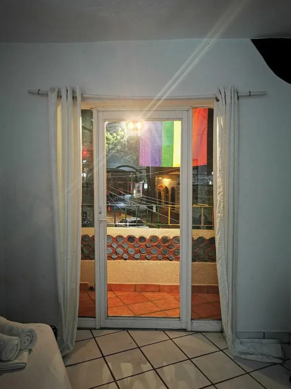 Vela Lounge & Hostel PV