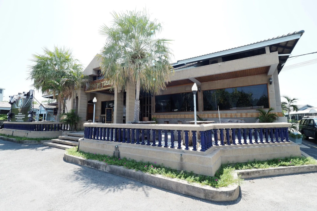 Pachara Hotel and Restaurant