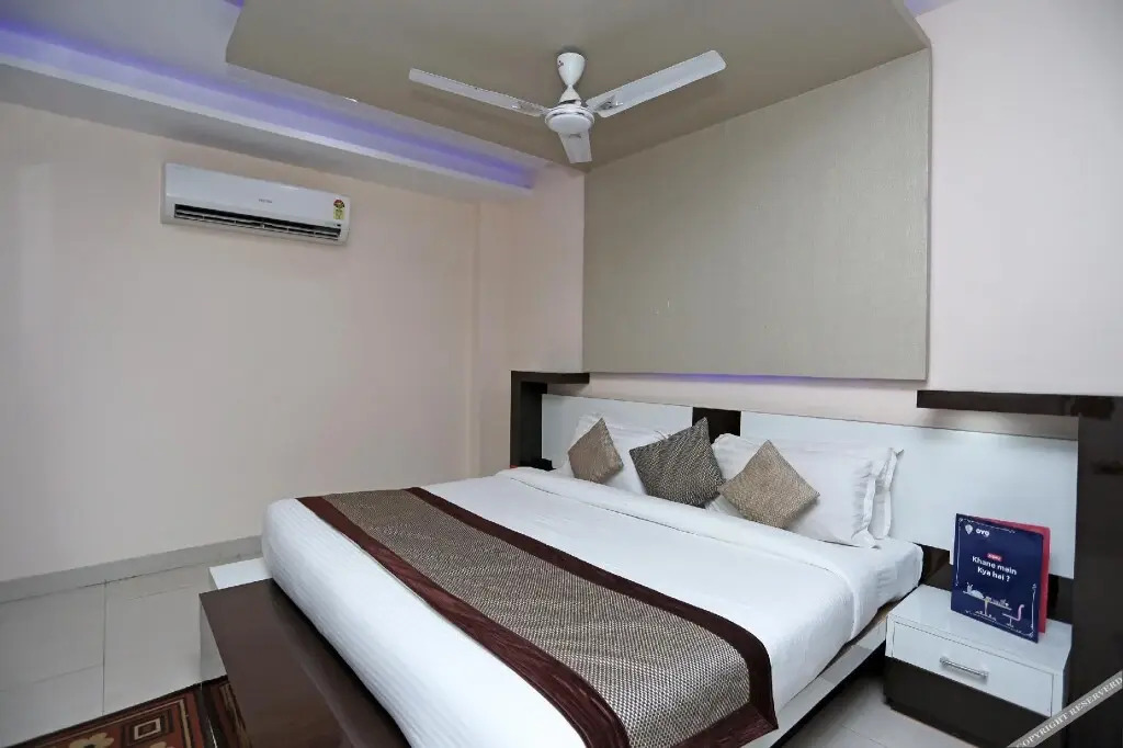 The Hotel Rajmahal & Banquet