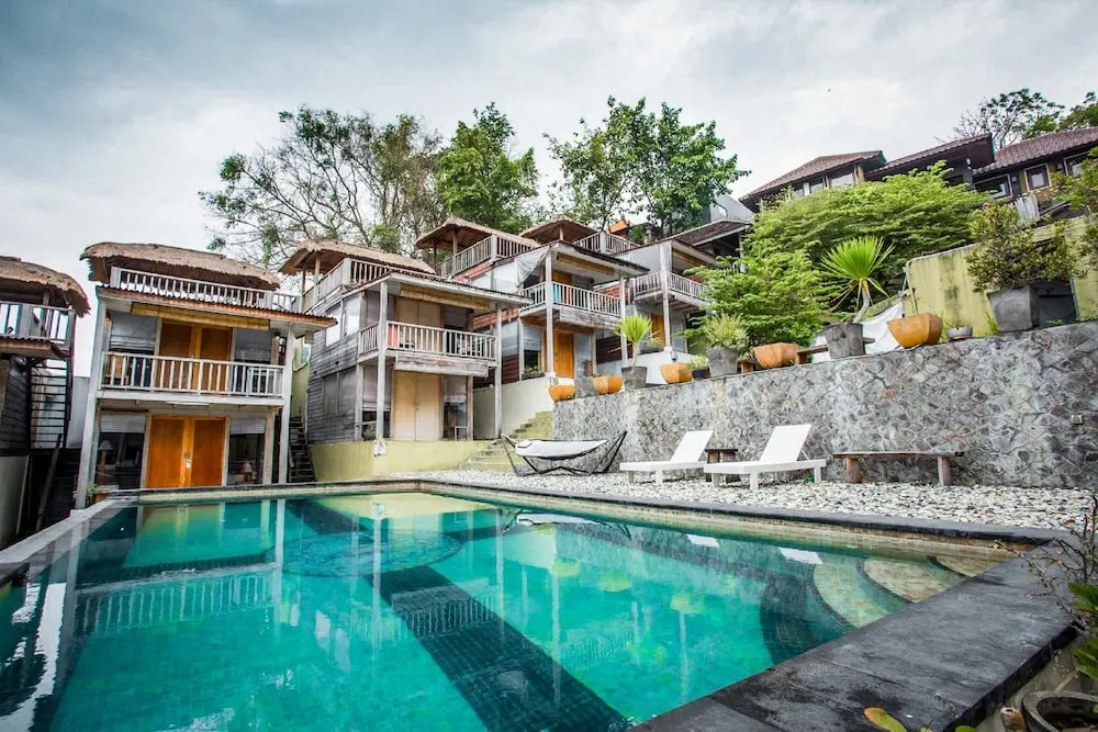 Tree House Lodge