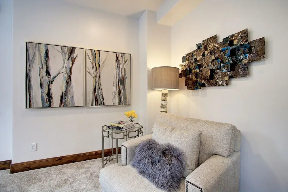 Modern 5bdr Right off Main Street w/ Hot Tub Main Street Escape by Avantstay