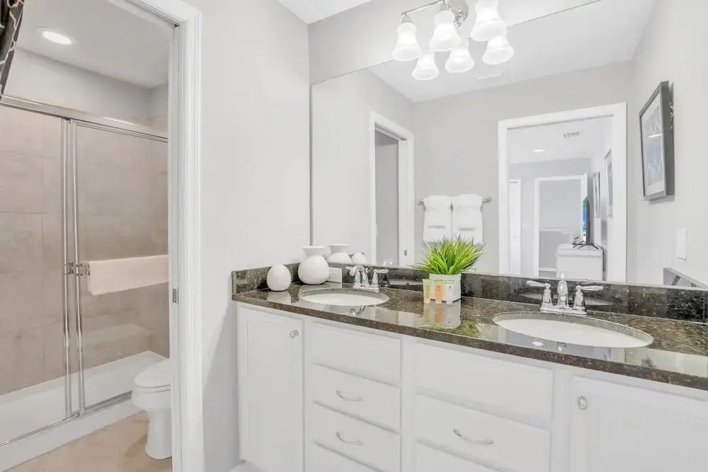 Sleek Home With Big Pool Area and Game Room, CDC Cleaning Standards #8ws105