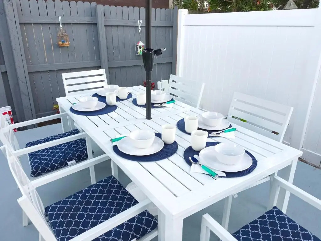 Private designer 8 room art getaway 2 Br-2Ba Full Kitchen Barbecue Patio 2min to beach