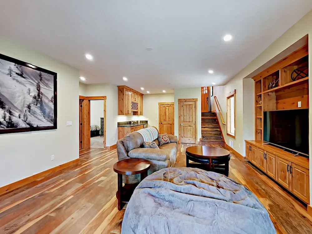 1573 Cree St Home