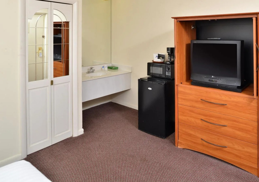 Americas Best Value Inn and Suites Lexington Park