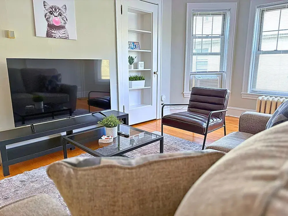 Charming 1BR in Evanston - Hinman B3