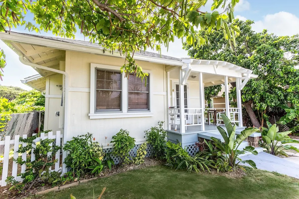Upgraded 2br W/ Diamond Head Views - Walk To Beach 2 Bedroom Cottage