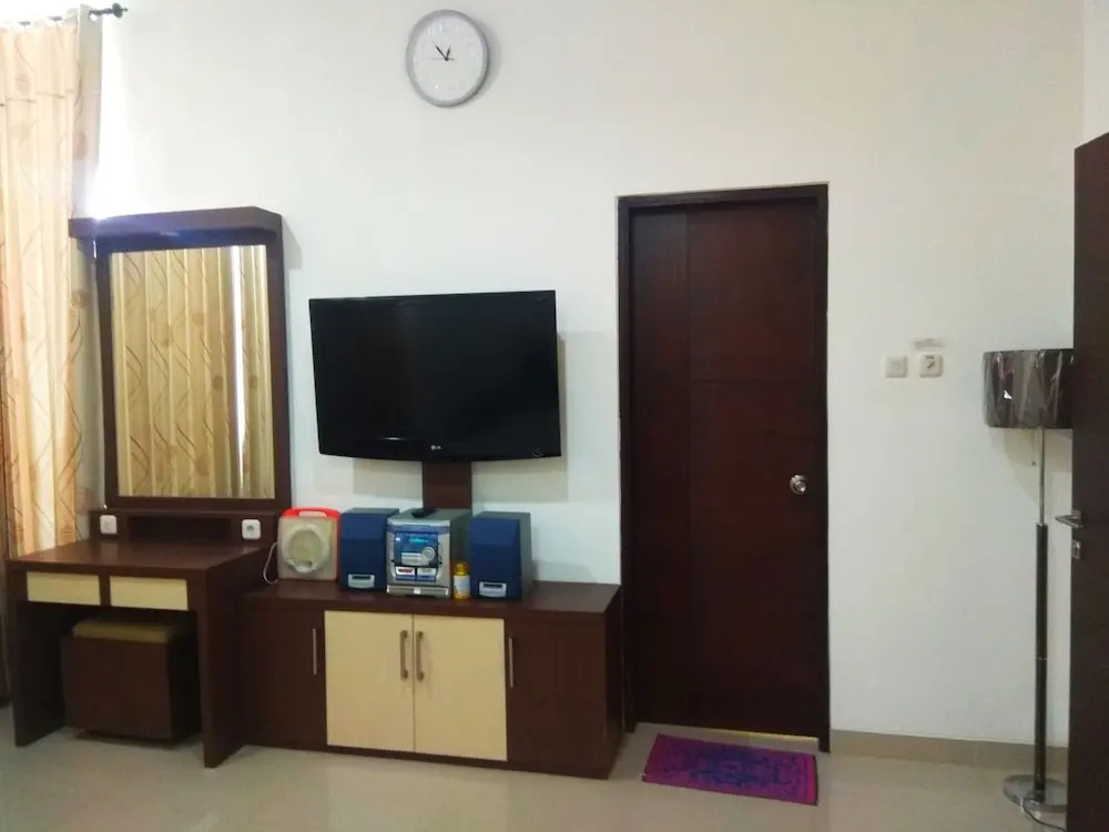 Omah Dixy Family Homestay by FH Stay