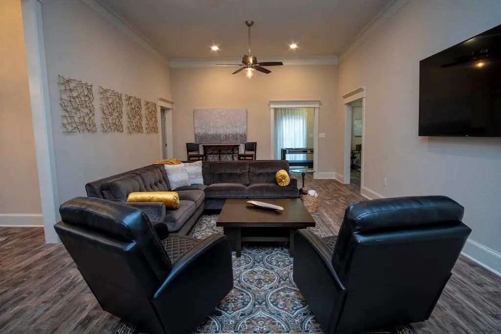 Brand NEW Large Impressive House Near Downtown!