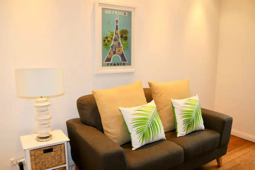 Elegant 2 Bedroom House in Inner City Oasis
