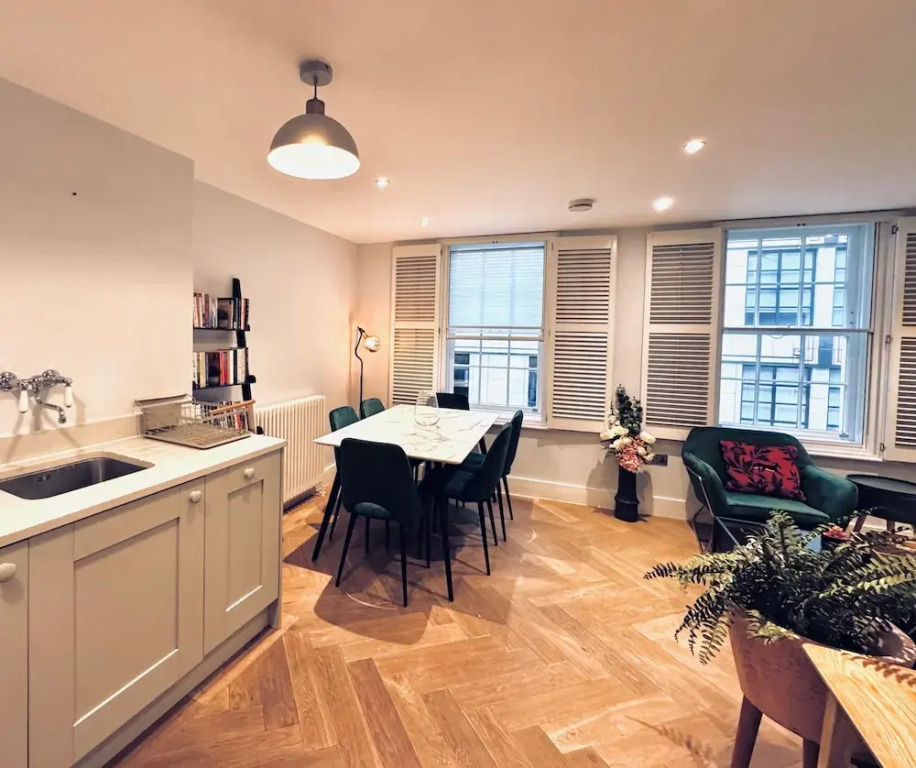 Chic Central London Apart in Soho Mayfair