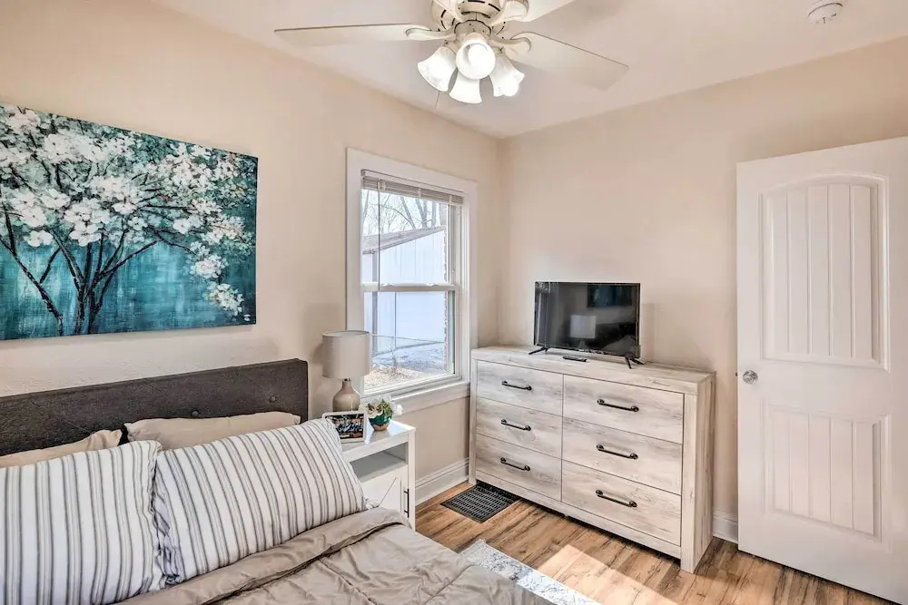 Near Churchill Downs: Pet Friendly, Fenced Yard!