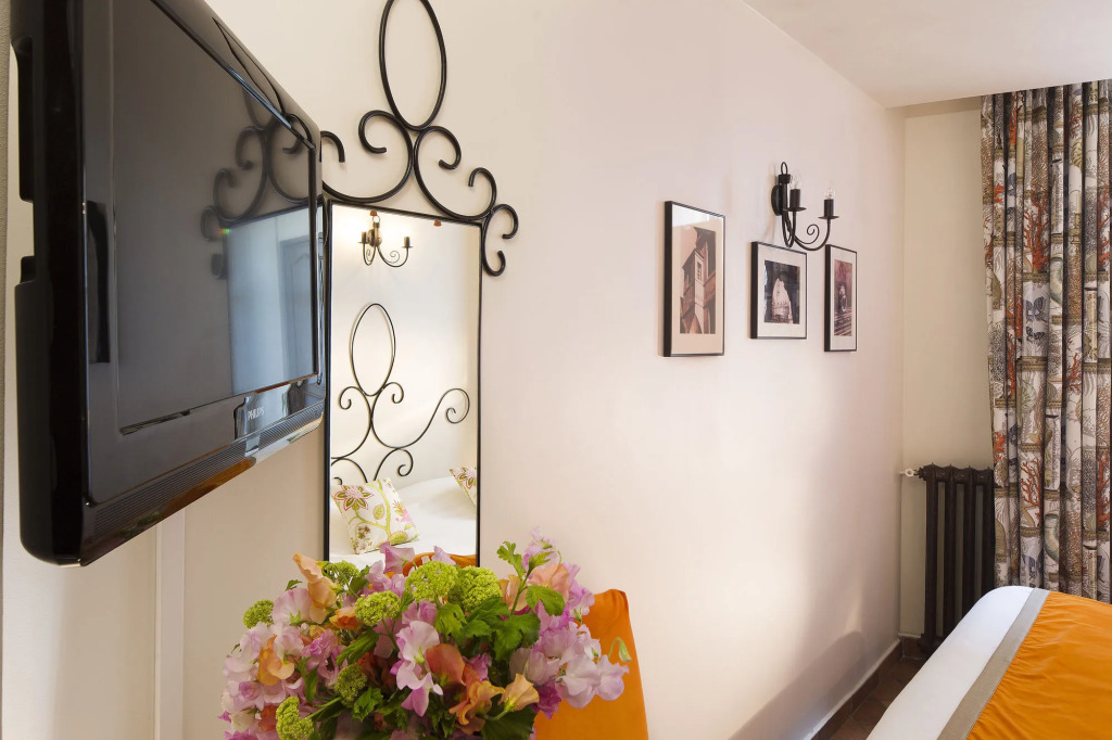 Castex Hotel